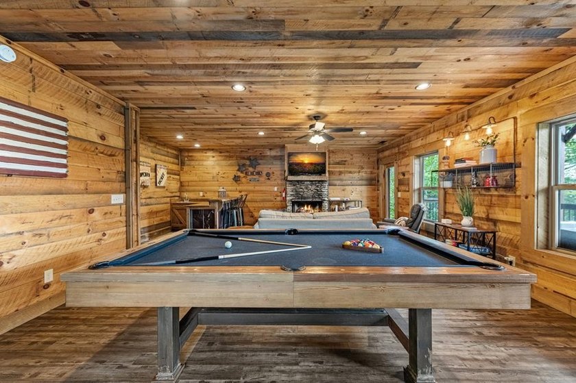 Introducing a remarkable mountain cabin that perfectly captures - photo 34