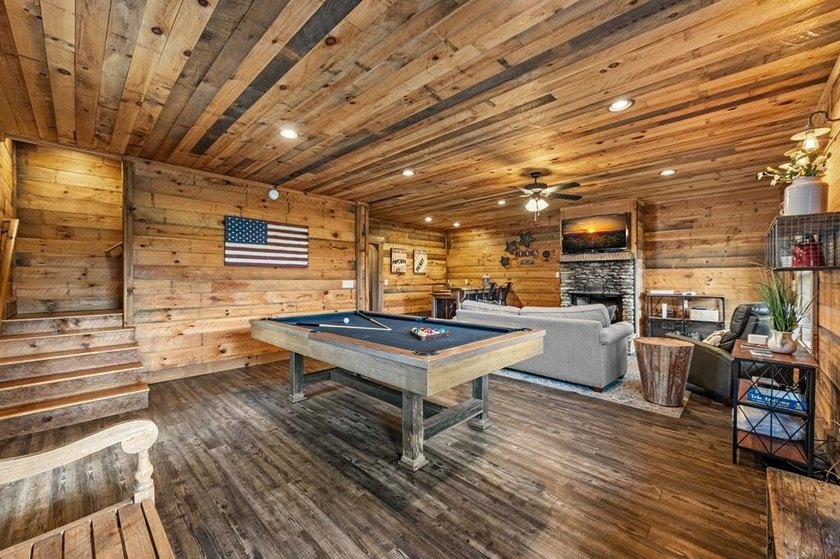 Introducing a remarkable mountain cabin that perfectly captures - photo 35