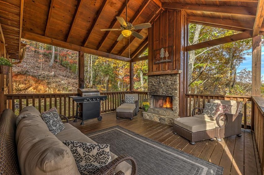 Introducing a remarkable mountain cabin that perfectly captures - photo 47