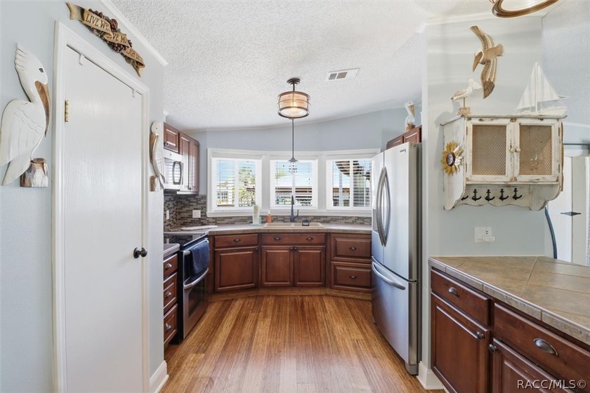***HOME DID NOT FLOOD INSIDE*** Seller is offering a $12,000 - photo 11