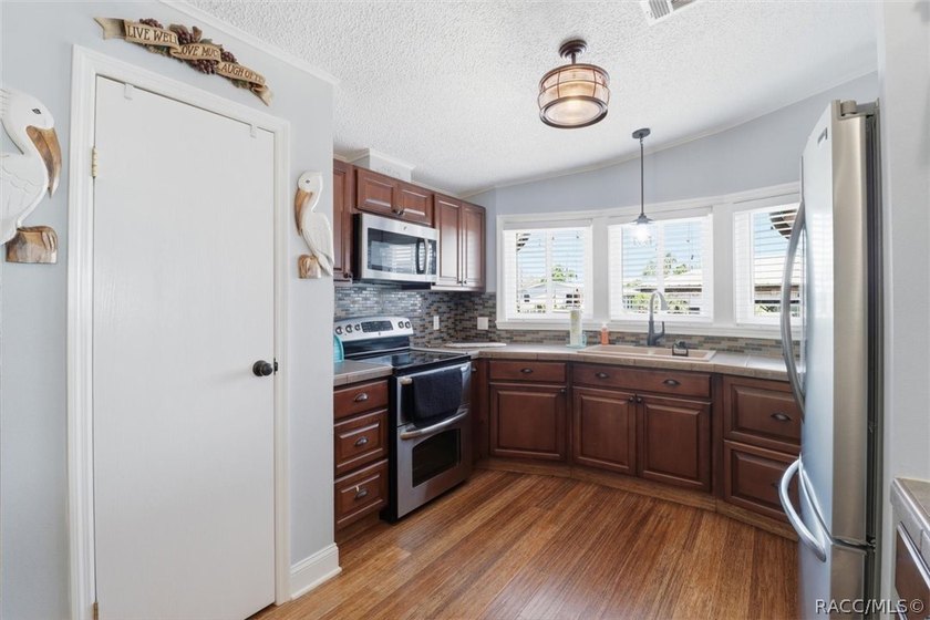 ***HOME DID NOT FLOOD INSIDE*** Seller is offering a $12,000 - photo 12