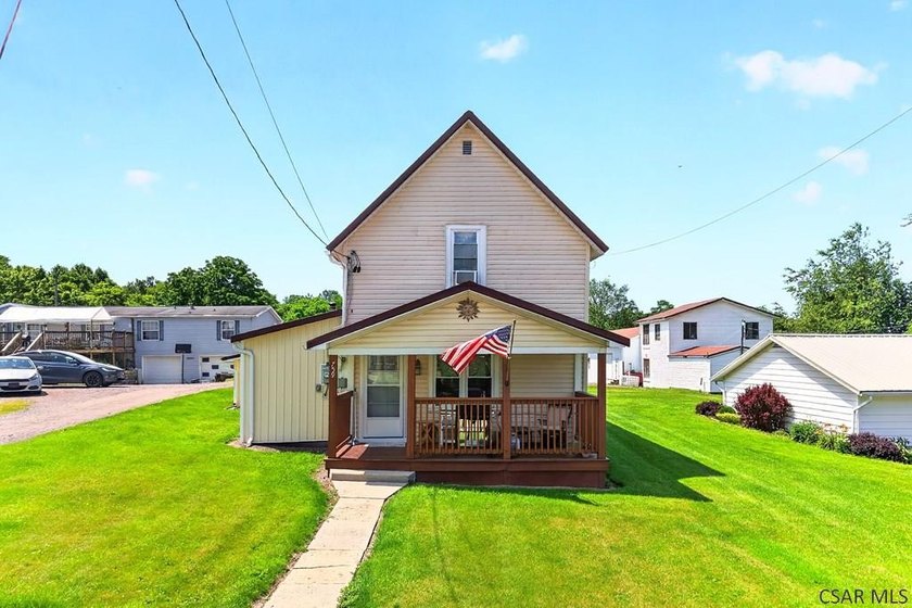 Charming, MOVE-IN-READY providing a functional layout perfect - photo 2