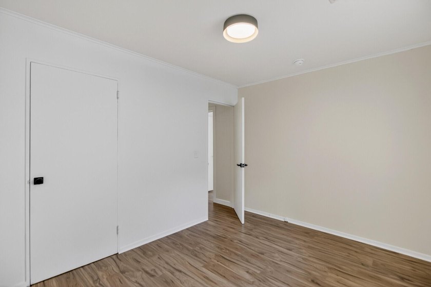 NEWLY REMODELED HOME WITH TWO GARAGES!Welcome to this charming - photo 25