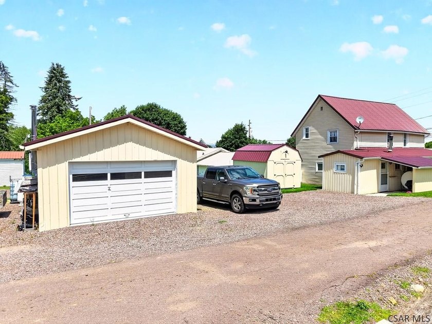 Charming, MOVE-IN-READY providing a functional layout perfect - photo 10