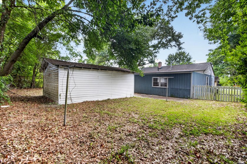 NEWLY REMODELED HOME WITH TWO GARAGES!Welcome to this charming - photo 31