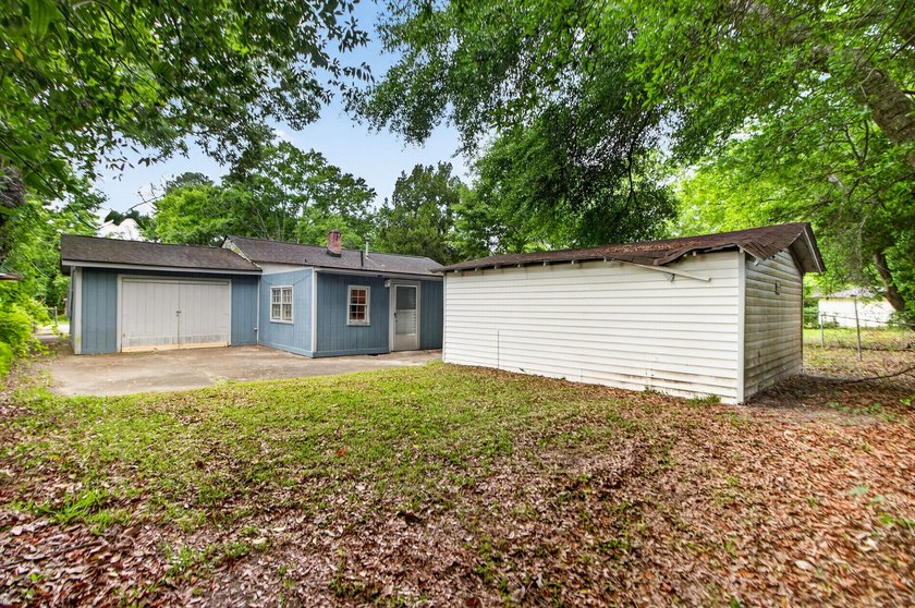 NEWLY REMODELED HOME WITH TWO GARAGES!Welcome to this charming - photo 33