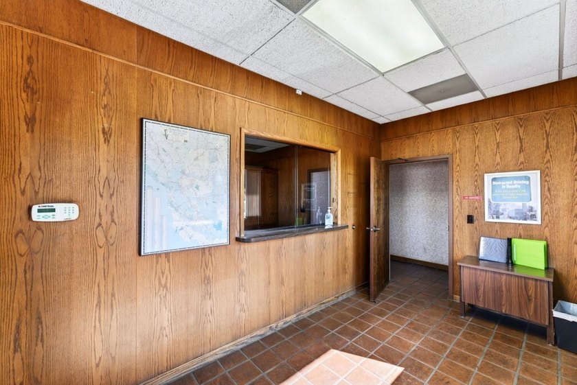 Rare opportunity to acquire two adjacent light industrial - photo 9