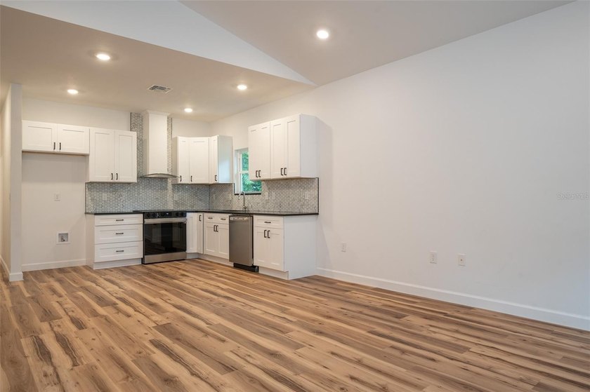 BRAND NEW BUILD! Located in the Copeland community, this 3 - photo 3