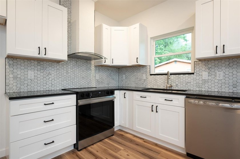 BRAND NEW BUILD! Located in the Copeland community, this 3 - photo 7