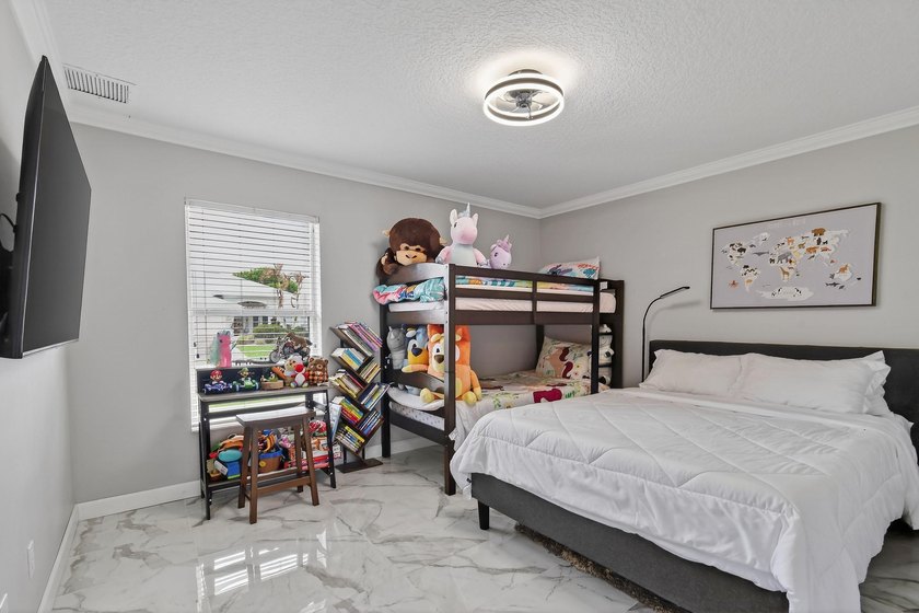 Beautifully updated 3 bed, 2 bath CBS home with a 2 car garage - photo 35