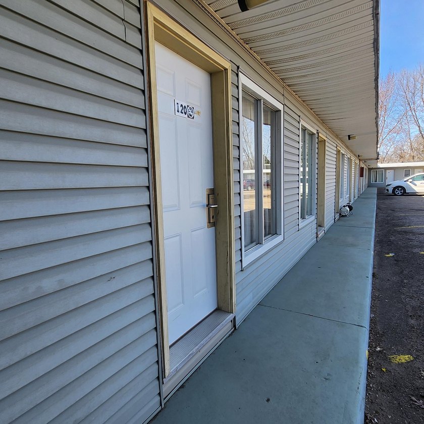 Huge opportunity to acquire a high-visibility commercial - photo 4