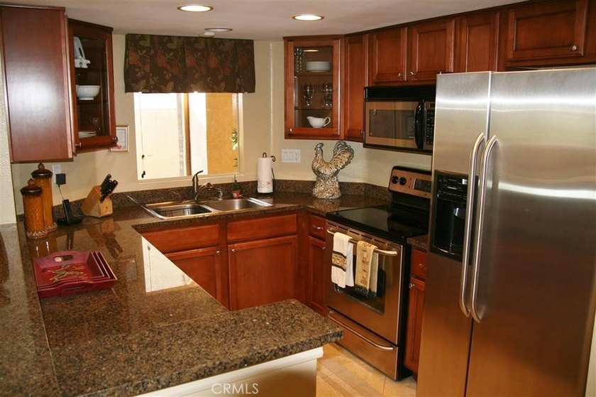 Beautiful Lower Level 1 Bedroom, 1 Full Bathroom Condo, located - photo 12