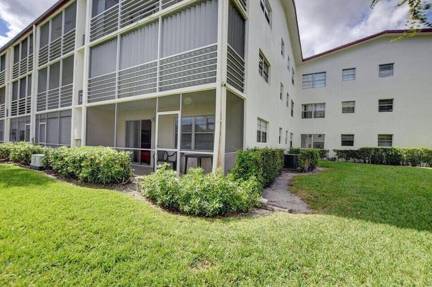 Beautiful first floor corner unit filled with lots of natural - photo 13