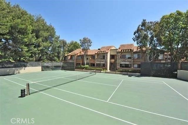Beautiful Lower Level 1 Bedroom, 1 Full Bathroom Condo, located - photo 14