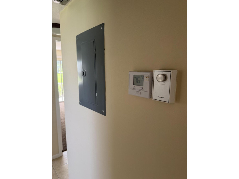 Beautiful first floor corner unit filled with lots of natural - photo 14