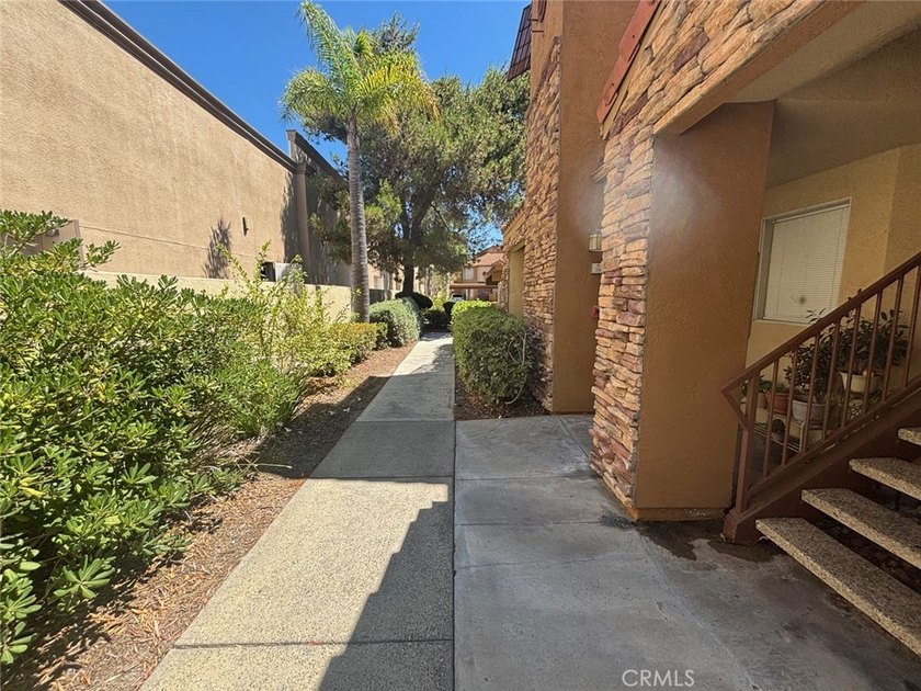 Beautiful Lower Level 1 Bedroom, 1 Full Bathroom Condo, located - photo 18