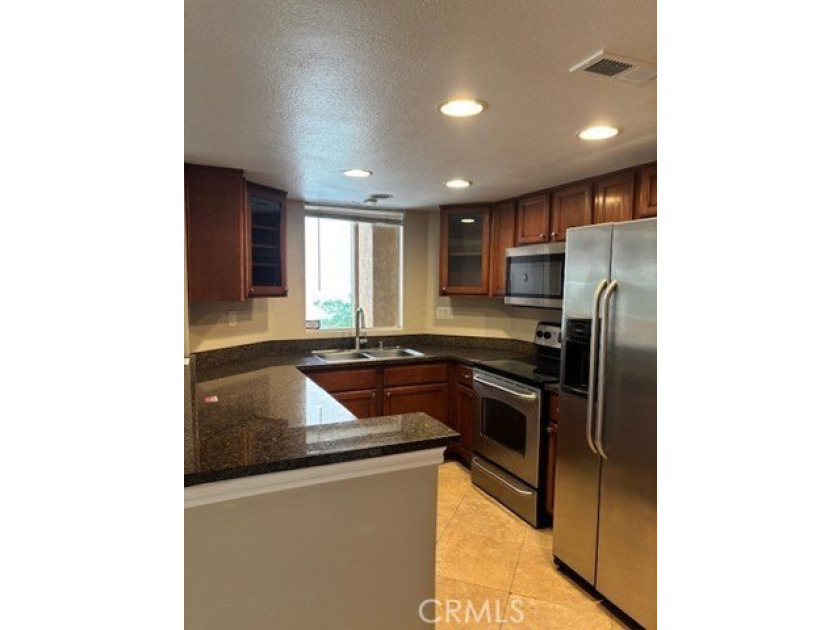 Beautiful Lower Level 1 Bedroom, 1 Full Bathroom Condo, located - photo 26