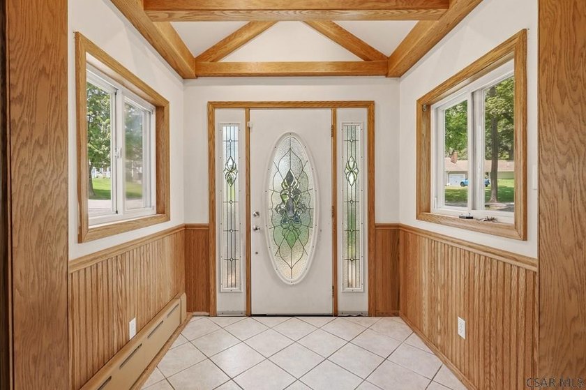 Welcome to 725 Wayne Street, a stunning and meticulously - photo 4