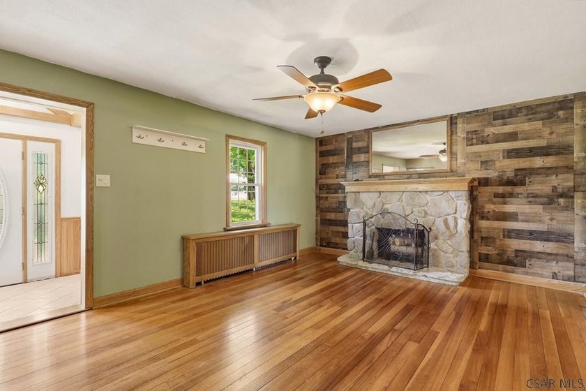 Welcome to 725 Wayne Street, a stunning and meticulously - photo 7