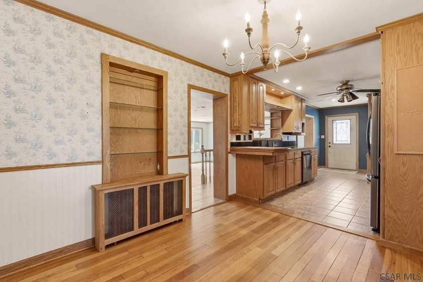 Welcome to 725 Wayne Street, a stunning and meticulously - photo 9