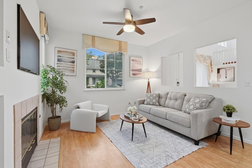 Gorgeous Single Family home with 3 Bedrooms and 2.5 Bath - photo 11