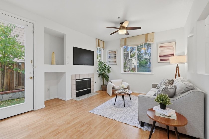 Gorgeous Single Family home with 3 Bedrooms and 2.5 Bath - photo 12