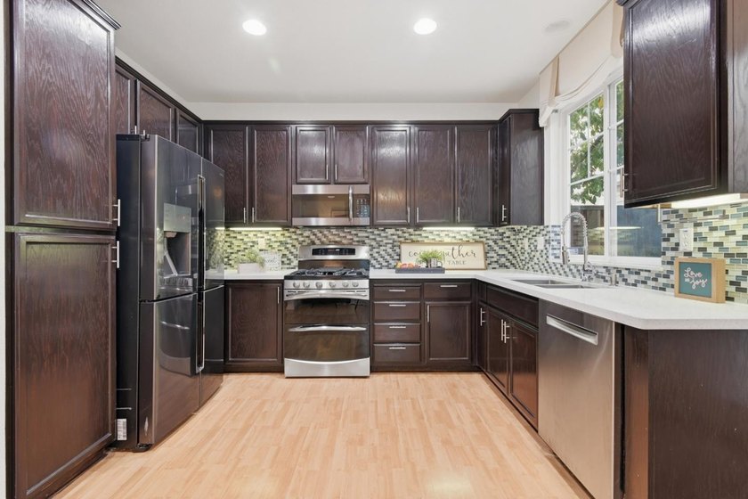 Gorgeous Single Family home with 3 Bedrooms and 2.5 Bath - photo 14