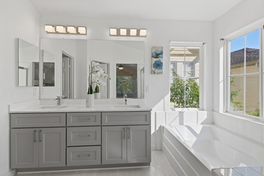 Gorgeous Single Family home with 3 Bedrooms and 2.5 Bath - photo 21