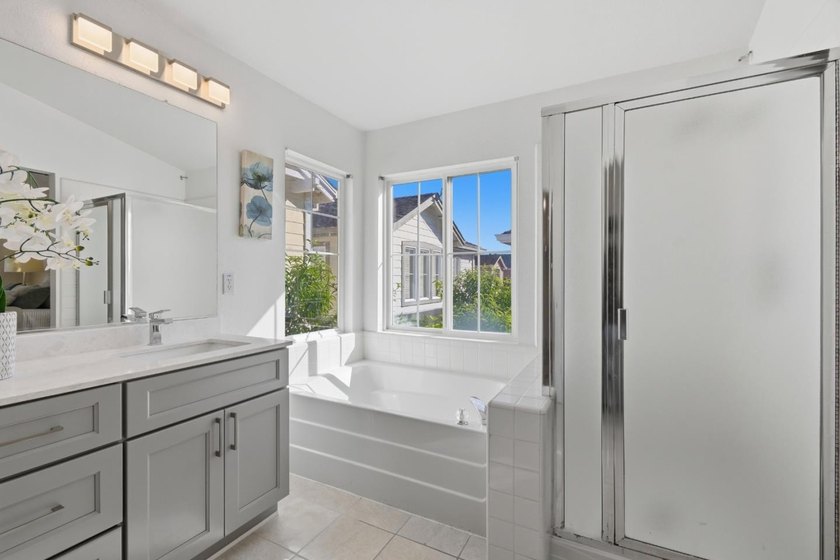 Gorgeous Single Family home with 3 Bedrooms and 2.5 Bath - photo 22