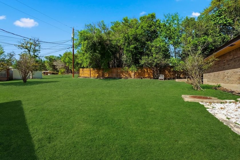 Located outside the flood zone but in the heart of Kerrville, a - photo 25