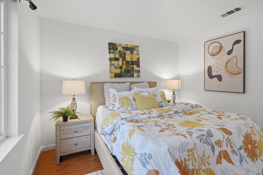 Gorgeous Single Family home with 3 Bedrooms and 2.5 Bath - photo 30