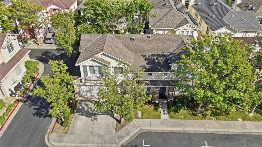 Gorgeous Single Family home with 3 Bedrooms and 2.5 Bath - photo 39