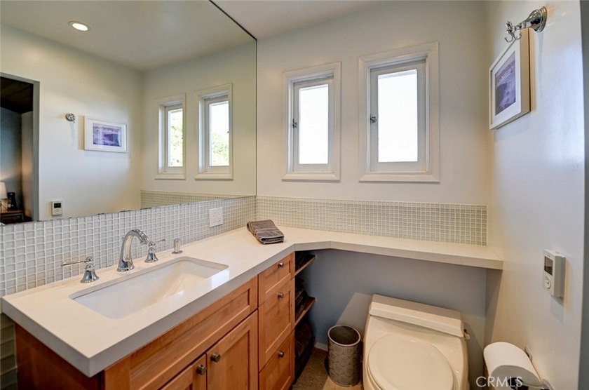 LUXURY OCEANFRONT VACATION RENTAL. This turn-key rental is - photo 14