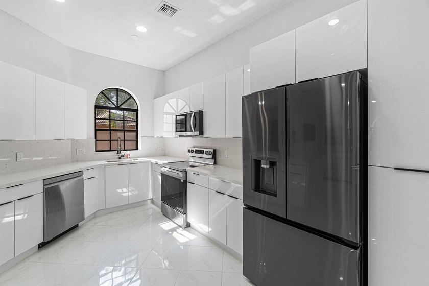 Discover the perfect blend of comfort, style, and convenience in - photo 9
