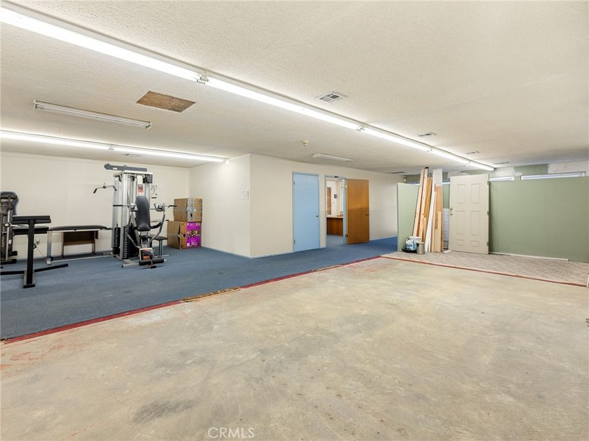 PRIME 3,200 sq ft commercial property on a full acre, offering - photo 17