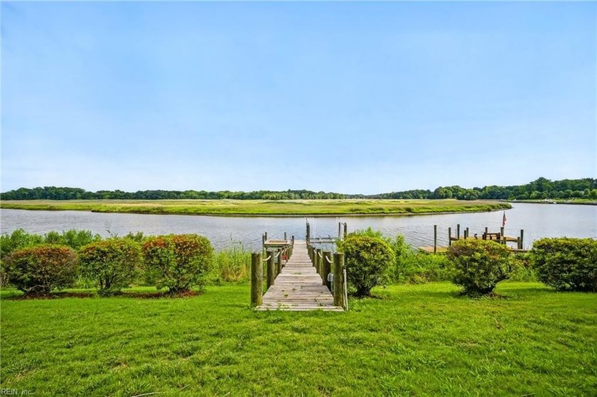 Gorgeous waterfront Ranch in sought-after River Bluff with dock - photo 2