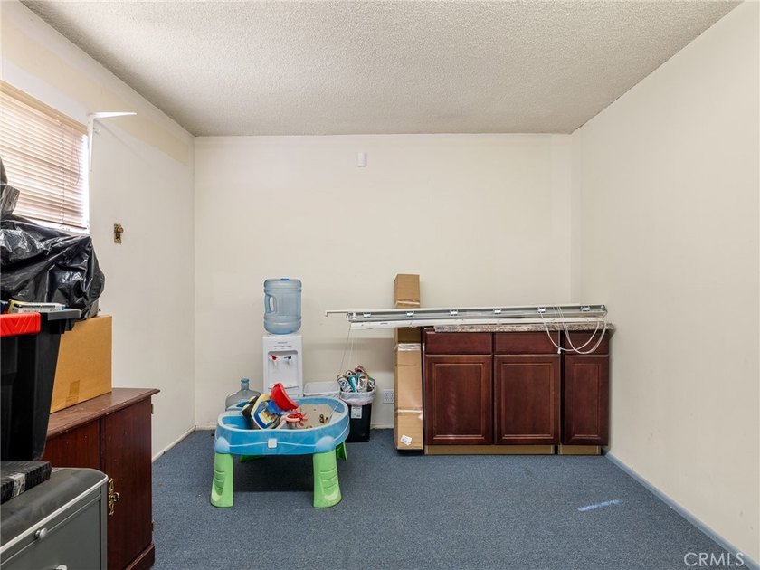PRIME 3,200 sq ft commercial property on a full acre, offering - photo 23