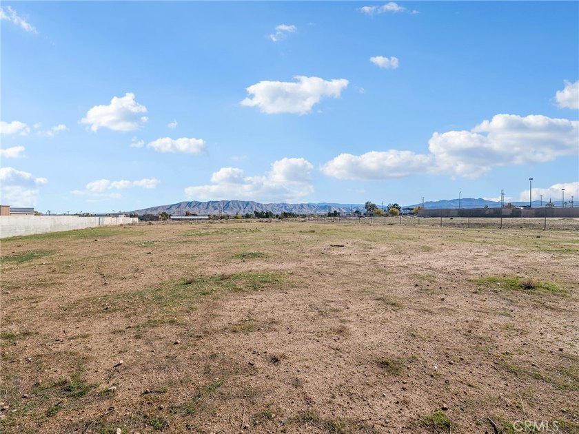 PRIME 3,200 sq ft commercial property on a full acre, offering - photo 25
