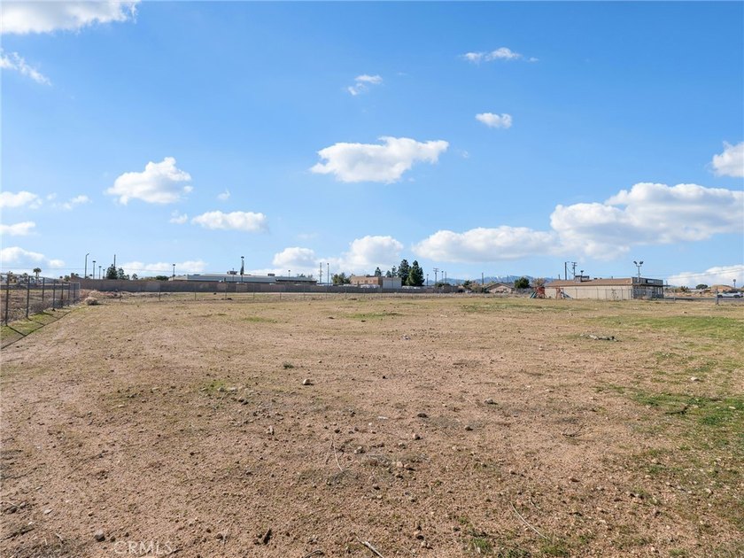 PRIME 3,200 sq ft commercial property on a full acre, offering - photo 27