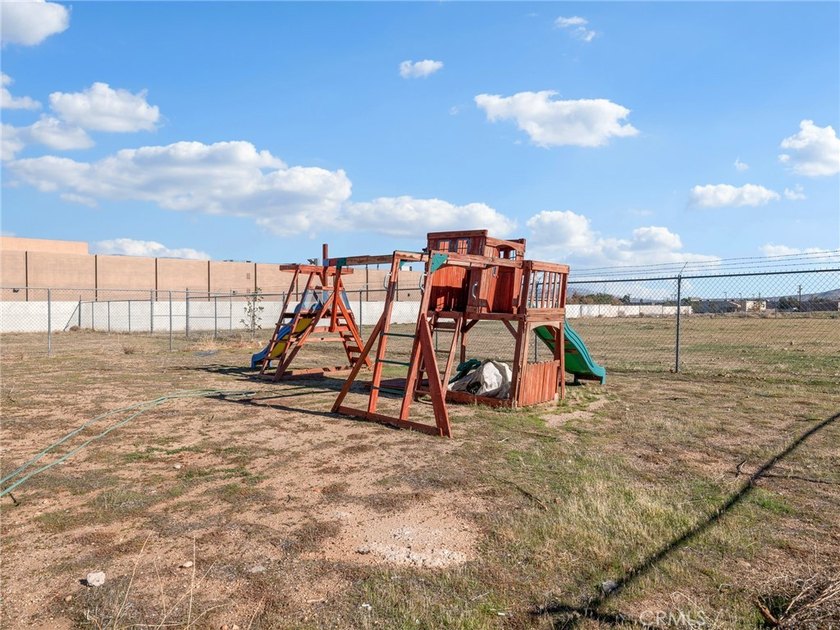 PRIME 3,200 sq ft commercial property on a full acre, offering - photo 28