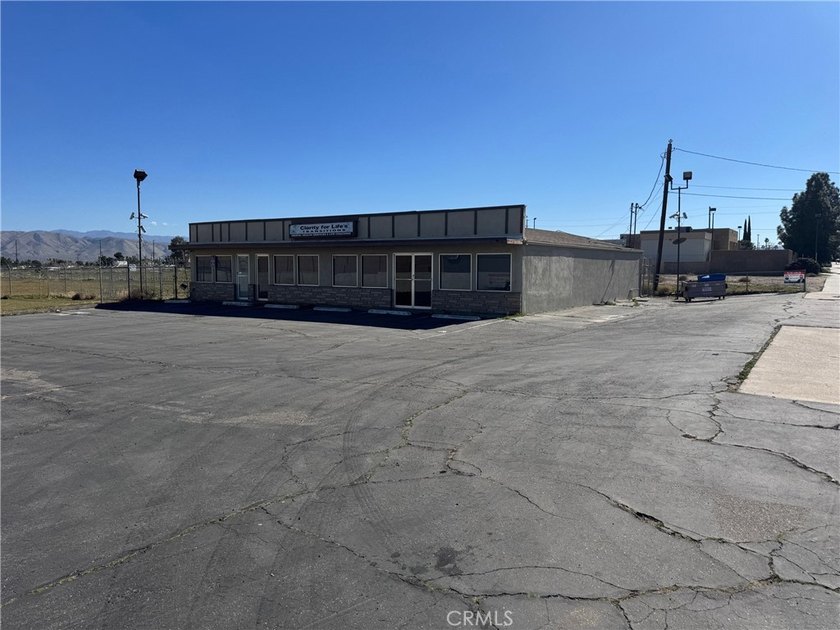 PRIME 3,200 sq ft commercial property on a full acre, offering - photo 30