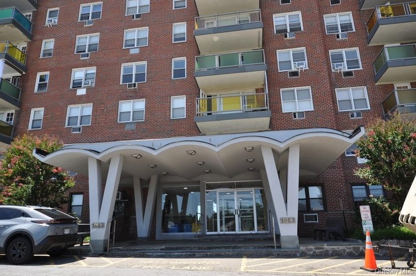 Welcome to Westchester Tower, a sought-after full-service - photo 32