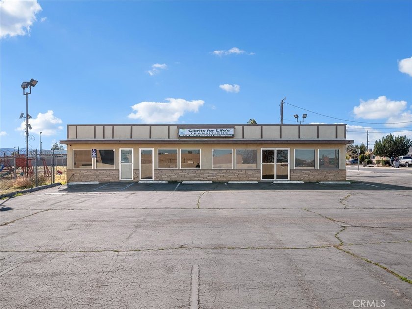 PRIME 3,200 sq ft commercial property on a full acre, offering - photo 33