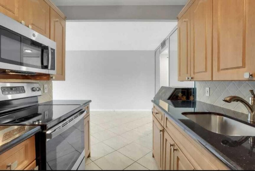 Investor opportunity with an established tenant in place, ideal - photo 2