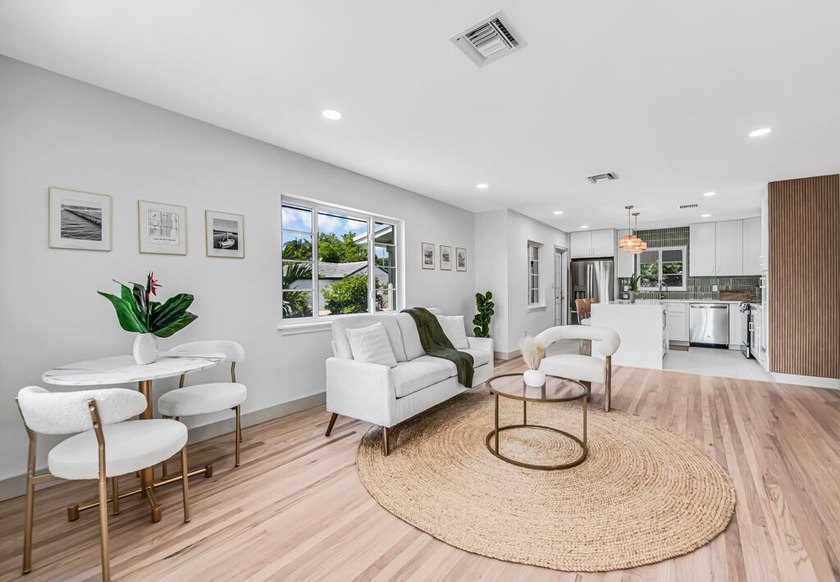 Welcome to 1201 N Palmway - a turnkey gem in one of Lake Worth - photo 4