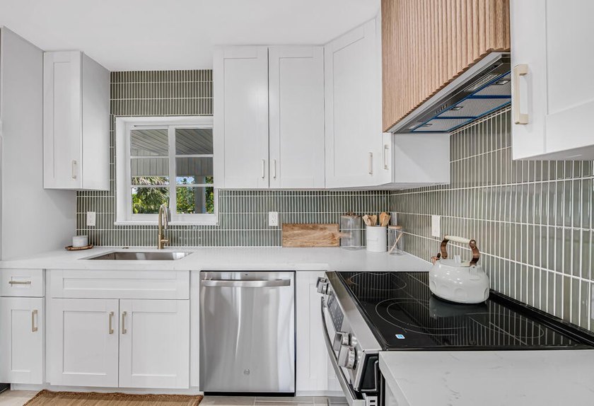 Welcome to 1201 N Palmway - a turnkey gem in one of Lake Worth - photo 9