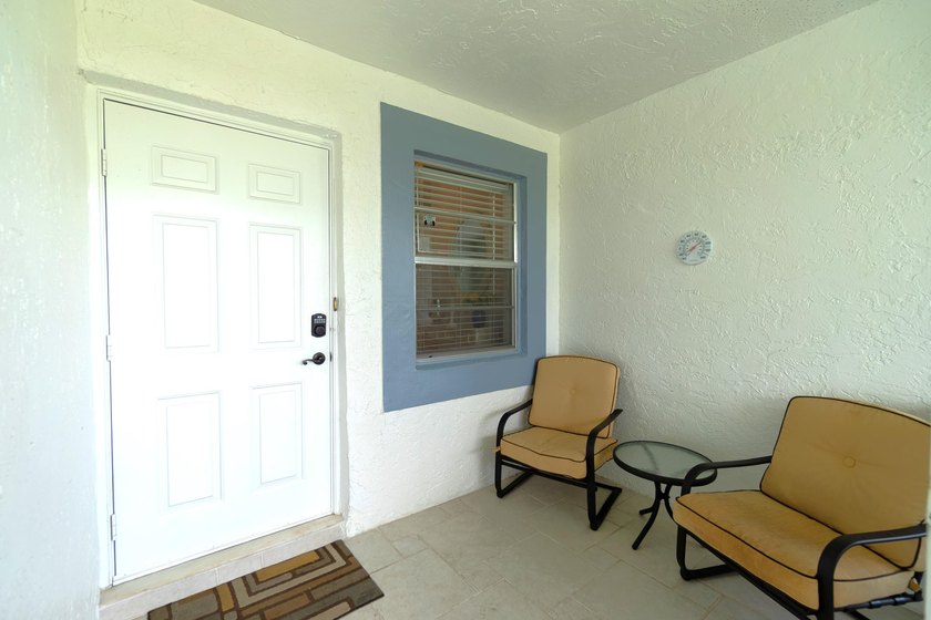 Welcome to this beautifully updated, fully furnished, turn-key - photo 4