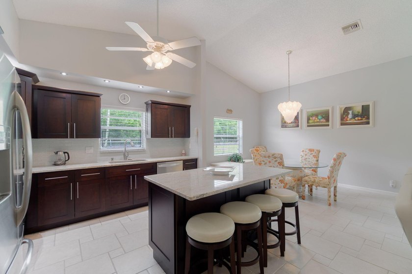 Welcome to this beautifully updated, fully furnished, turn-key - photo 6