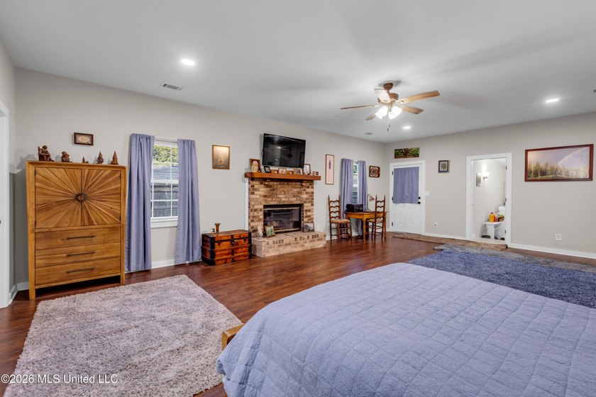 Welcome to 214 Simon Boulevard--where location, lifestyle, and - photo 15