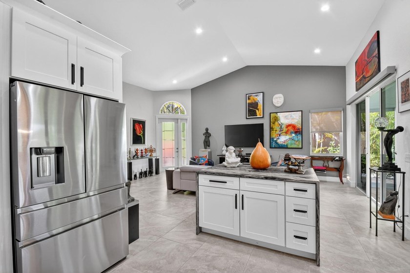 Get ready for Extraordinary! This Decorator/Designer Renovated - photo 17
